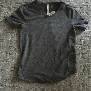 Lulu lemon t shirt